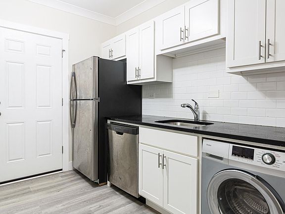 4th image of 1418 W Hutchinson St #1