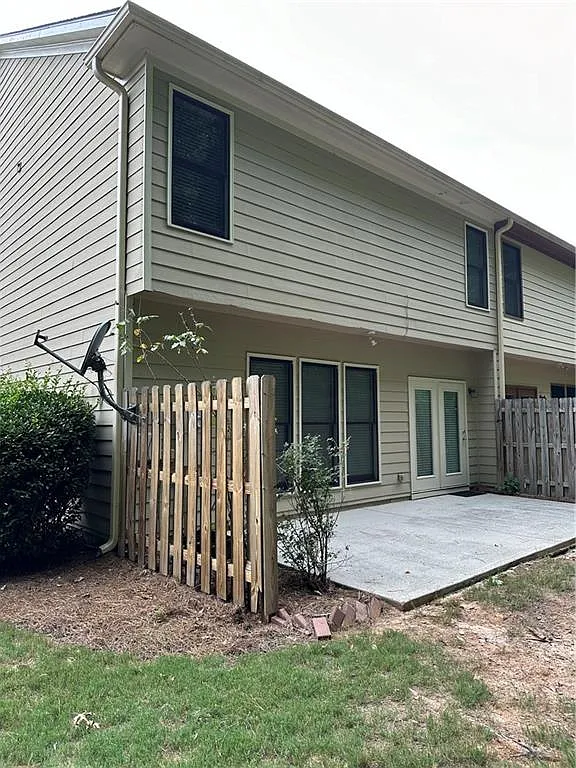 3 bed, 2.5 bath, 1677 sqft, $2,600 — Photo 3