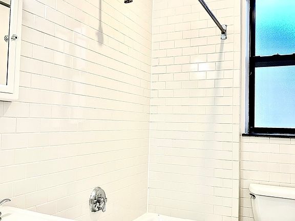 4th image of 65 2nd Ave APT 4A