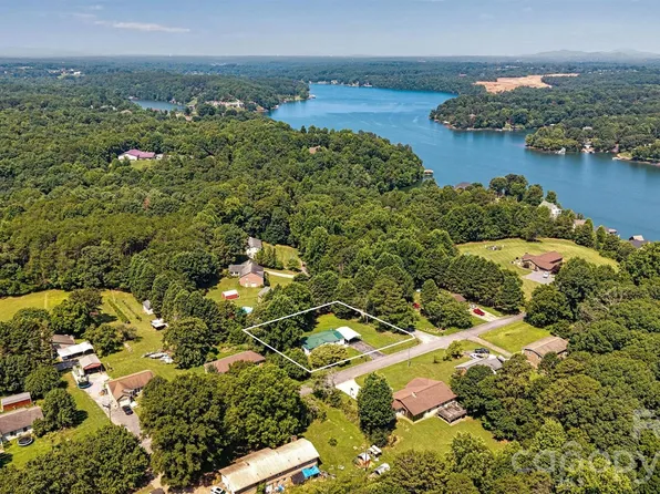 5135 36th Street Dr NE, Hickory, NC 28601
