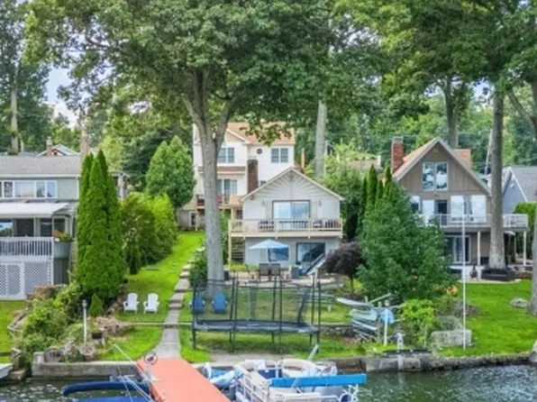 121 Maxim Dr, Hopatcong Boro, NJ 07843