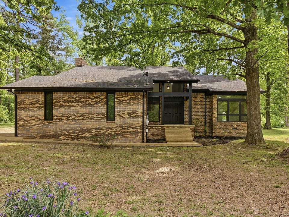 1st image of 102 Parkwood Ln