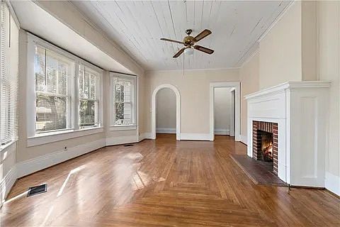4th image of 658 Shannon St
