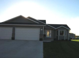 3315 Bay Shore Bnd SE, Mandan, ND 58554
