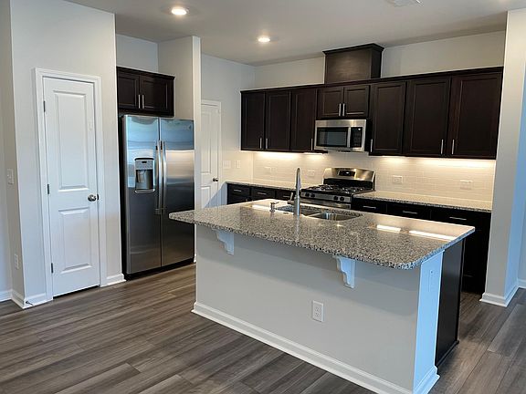 4th image of 1046 Gemma Dr