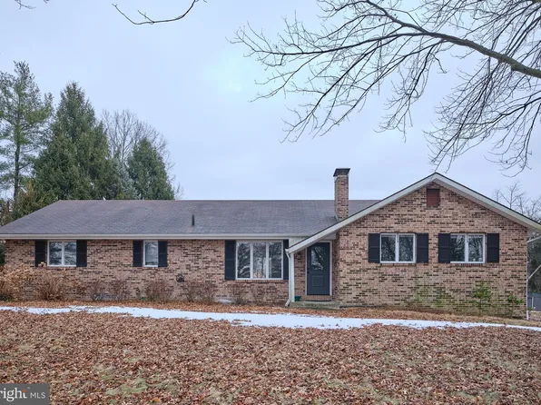 57 School Ln, Robesonia, PA 19551