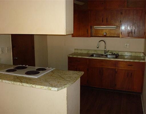 3rd image of 1616 Courtney St