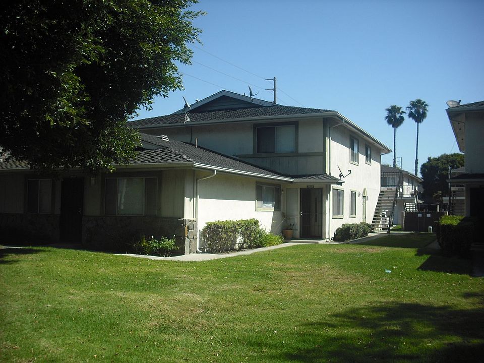 1st image of 2692 Victoria Ave