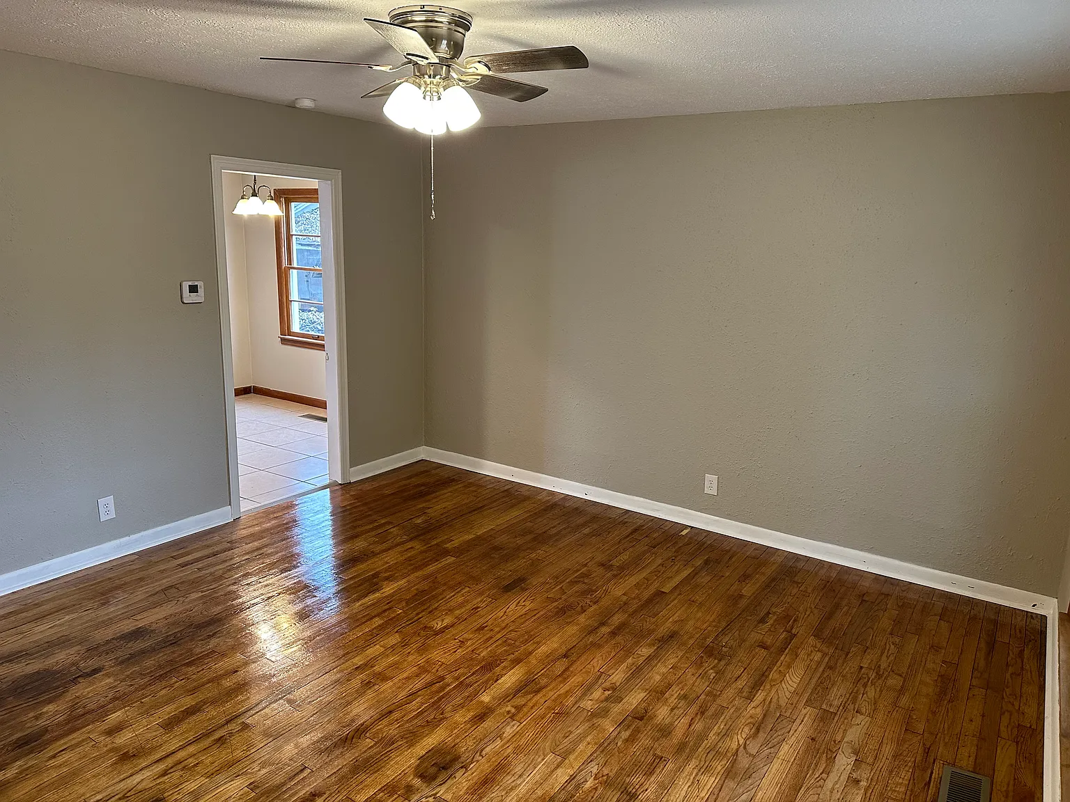 2 bed, 864 sqft, $1,000 — Photo 3