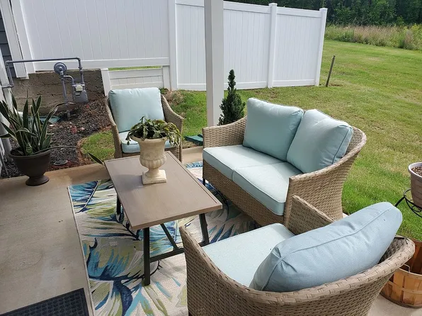 327 Grange Valley Ln, Central, SC 29630