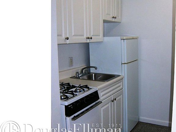 5th image of 329 W 14th St APT C3