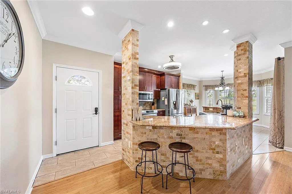 3 bed, 2.0 bath, 1636 sqft, $8,500 — Photo 4