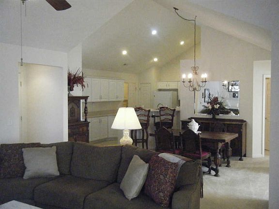 5th image of 1301 St Andrews Cir