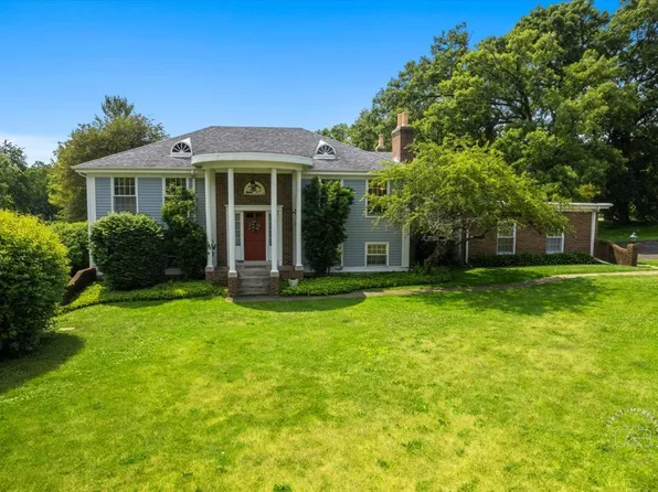 38W691 W Mary Ln, St Charles, IL 60175