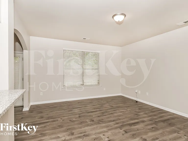 201 Southwind Cir — Photo 5