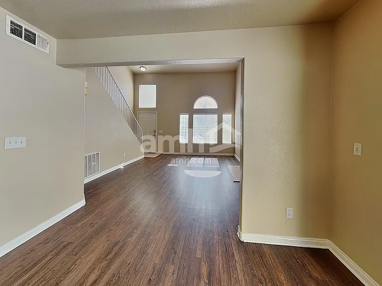 207 Luninborg St — Photo 8