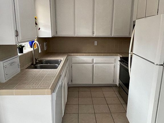 3rd image of 3946 Utah St Unit 6