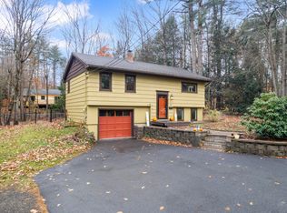 102 Easy St, Farmingdale, ME 04344