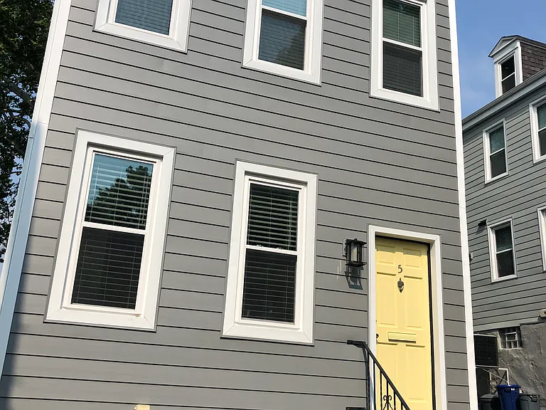 5 Saturn Way — Photo 1