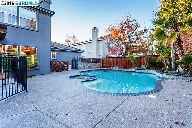 825 Rutherford Cir photo 1