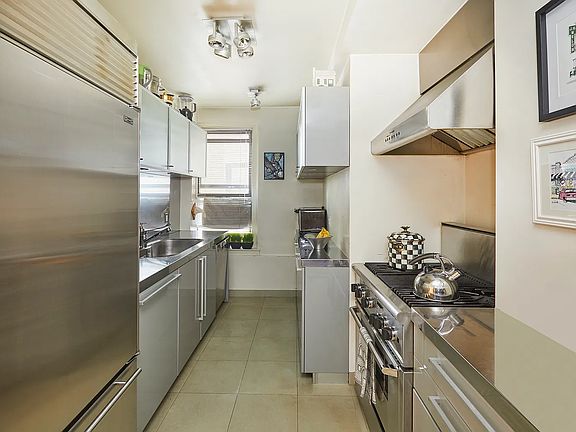 4th image of 21 E 90th St #3A