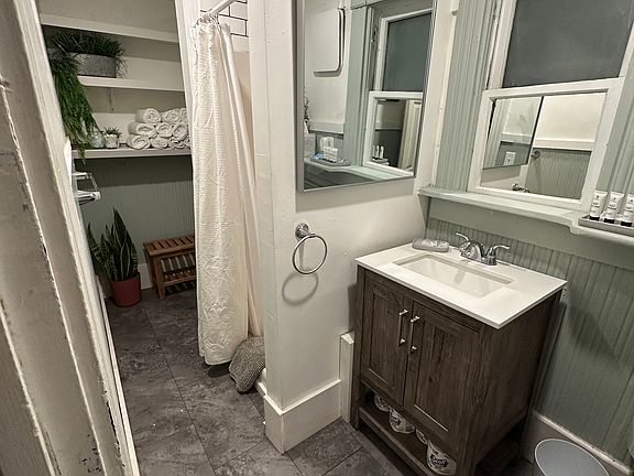 2nd image of 18 Bradley St #2