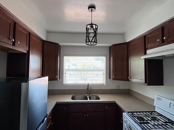 4th image of 2129 N Gower St APT 8