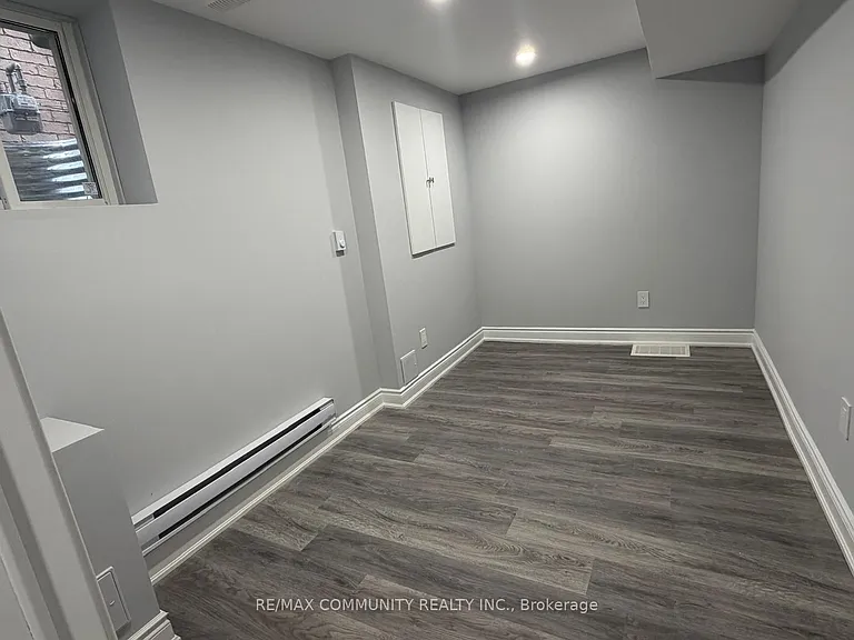 224 Fleetwood Dr #BASEMENT — Photo 17