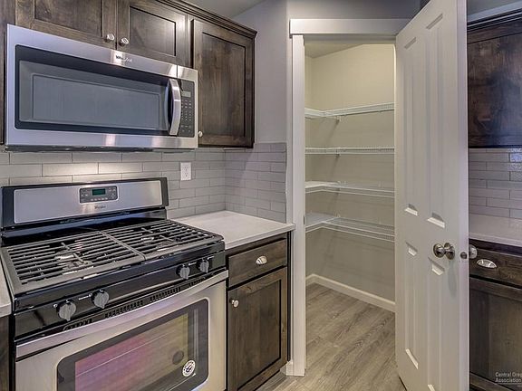 4th image of 3076 NW Cedar Ave