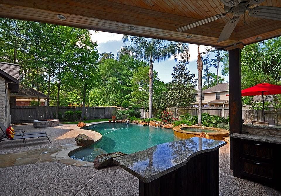 The peaceful backyard space!