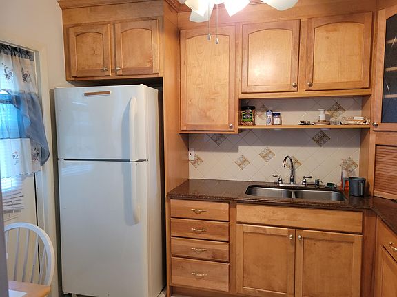 4th image of 216 Park Ln #216
