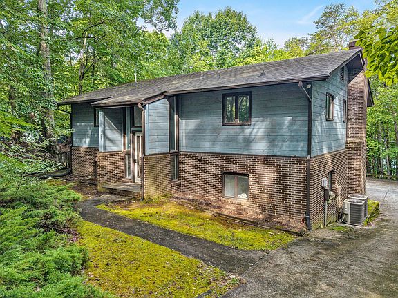 3rd image of 103 White Oak Cir