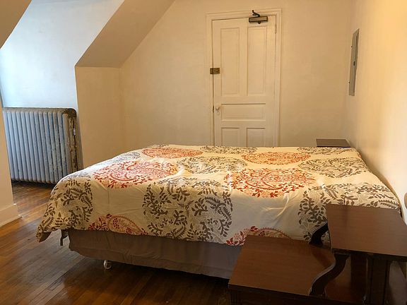 Bedroom with queen bed