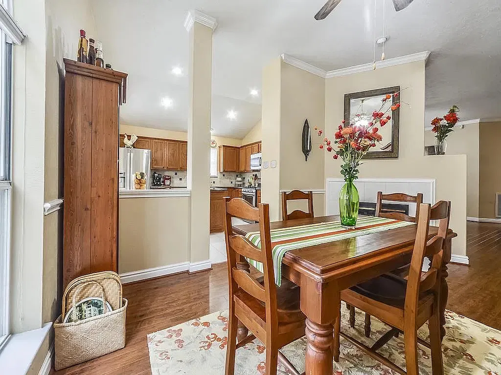 3 bed, 1848 sqft, $2,180 — Photo 4