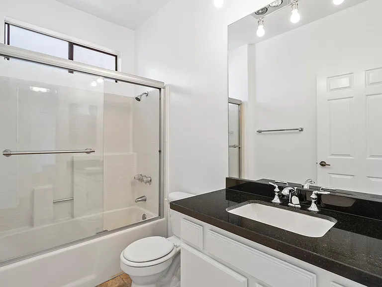 1515 Amherst Ave #202 — Photo 8