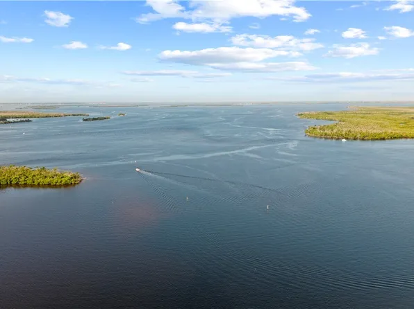 946 San Carlos Dr, Fort Myers Beach, FL 33931