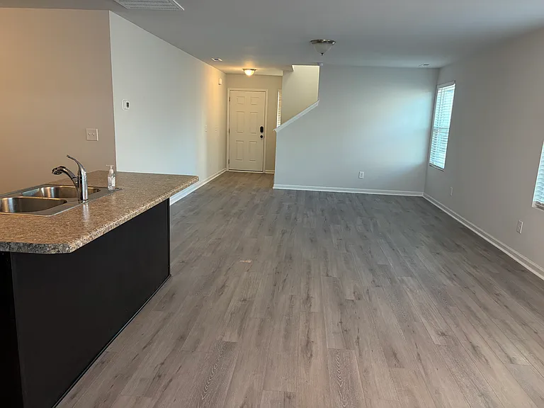 304 Range Cir — Photo 4