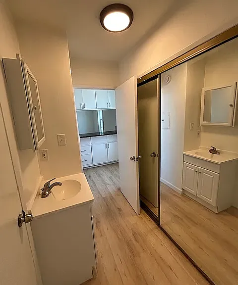 5225 Cahuenga Blvd #19 — Photo 9