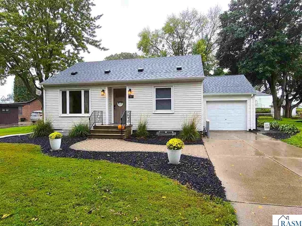 307 Rice St NW, Sleepy Eye, MN 56085
