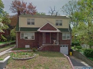 330 8th St, Palisades Park, NJ 07650