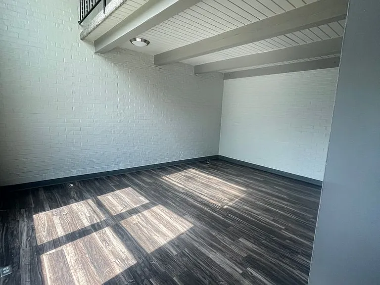 1819 Pershing Ave — Photo 3