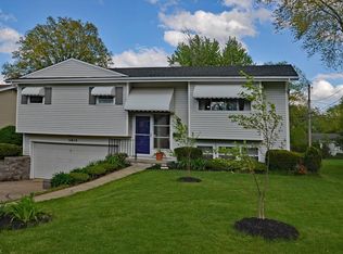 5815 Sherwood Dr, North Olmsted, OH 44070
