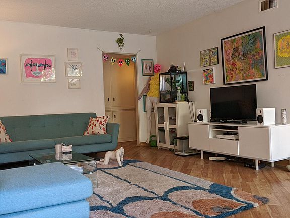 3rd image of 425 S Oakland Ave APT 2
