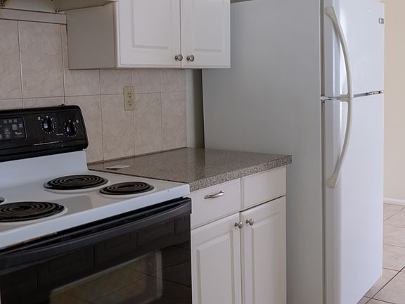2nd image of 1034 Woodbrook Dr S