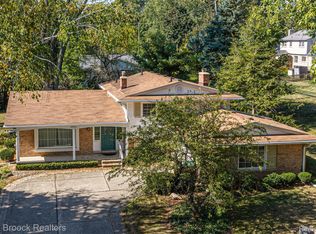 23751 Gill Rd, Farmington, MI 48335