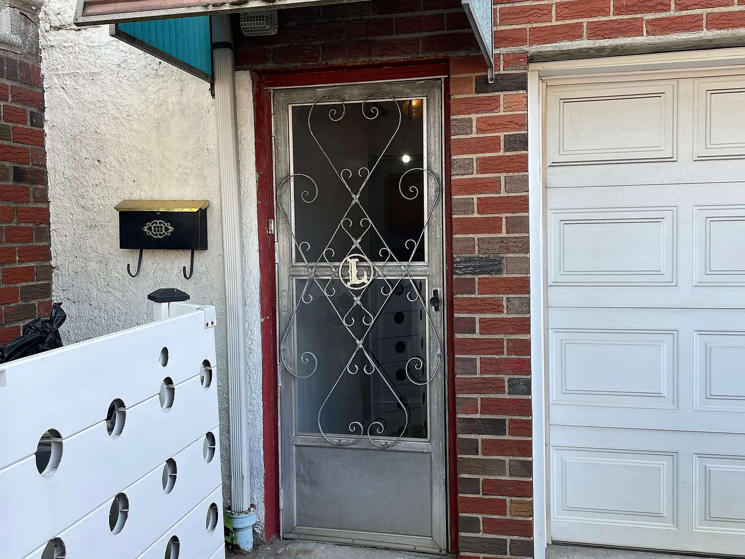 207 Onderdonk Ave — Photo 1