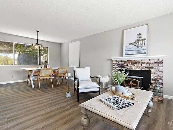 5th image of 586 Vecino Street
