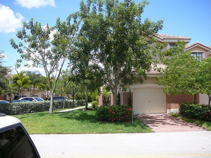 1st image of 4145 Briar Ln