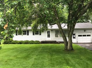 708 Cumberland Dr, Eaton Rapids, MI