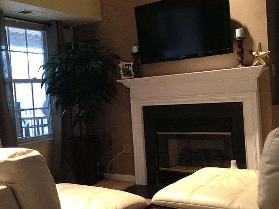 3rd image of 4104 Monument Ct #304